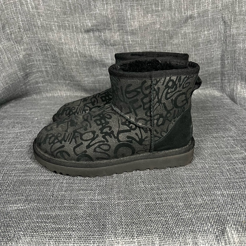 UGG Classic Mini